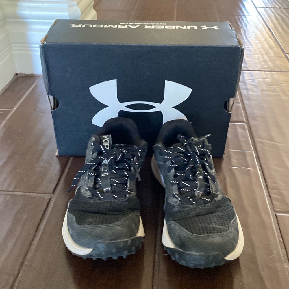 Under armor yard turf juniors Size 3